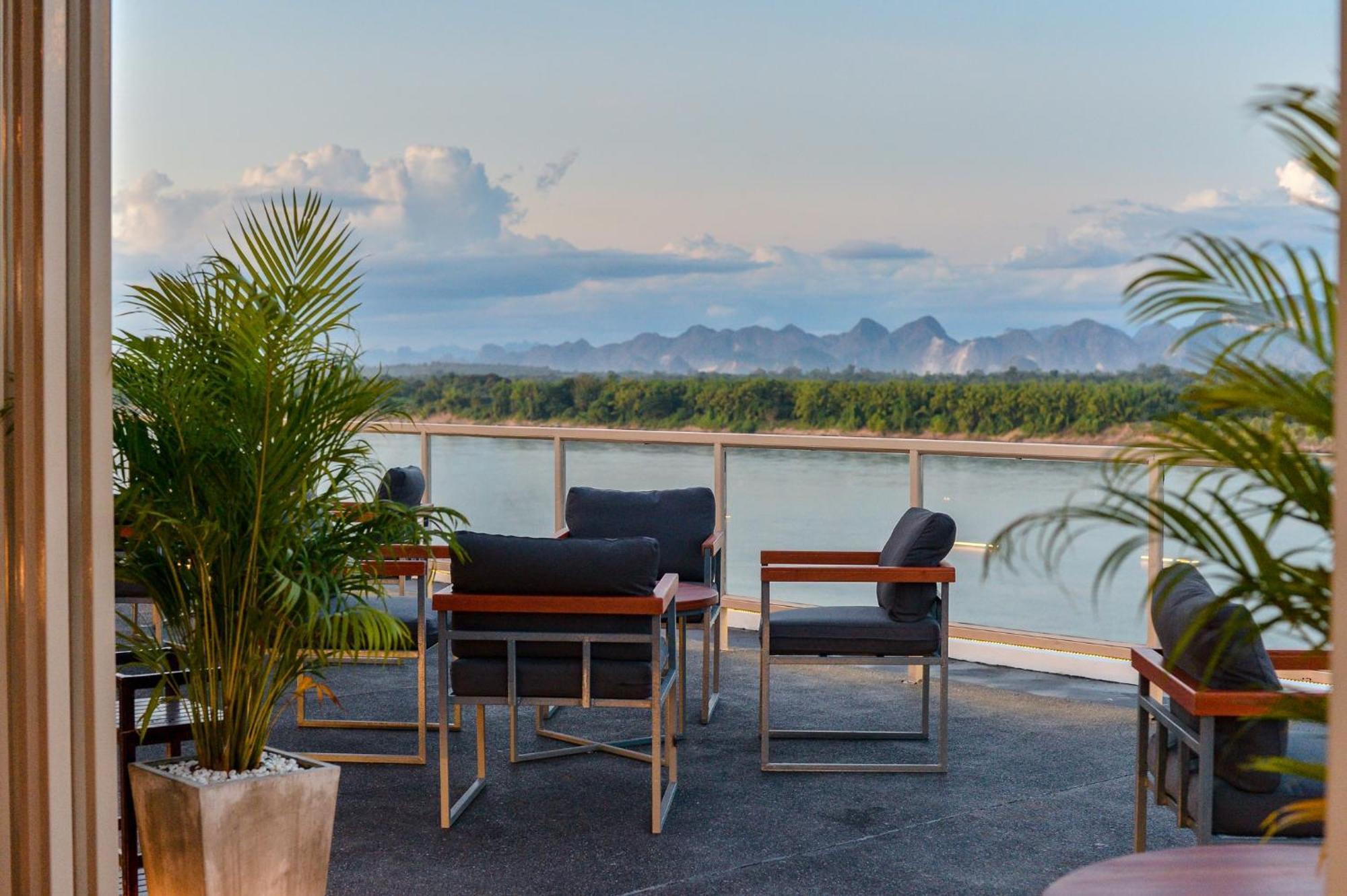 Blu Hotel Nakhon Phanom Exterior photo