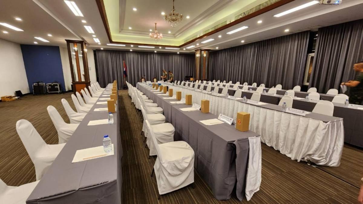 Blu Hotel Nakhon Phanom Exterior photo