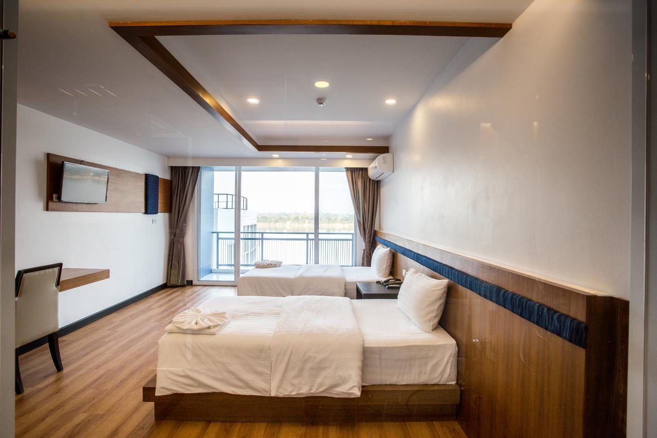 Blu Hotel Nakhon Phanom Exterior photo